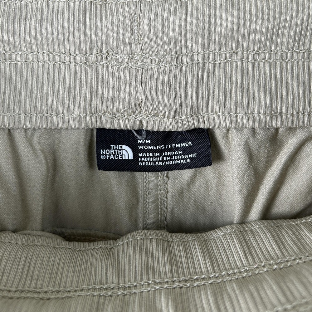 The North Face Shorts Womens Size Medium Beige Quick Dry Hiking Athletic 4" - Picture 7 of 15